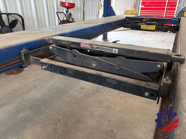 2014-bendpak-hds-14x-14,000-lb.-extended-four-post-vehicle-lift-with-dual-rolling-bridge-jacks-image-10