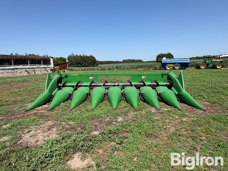 2016-john-deere-608c-image-2