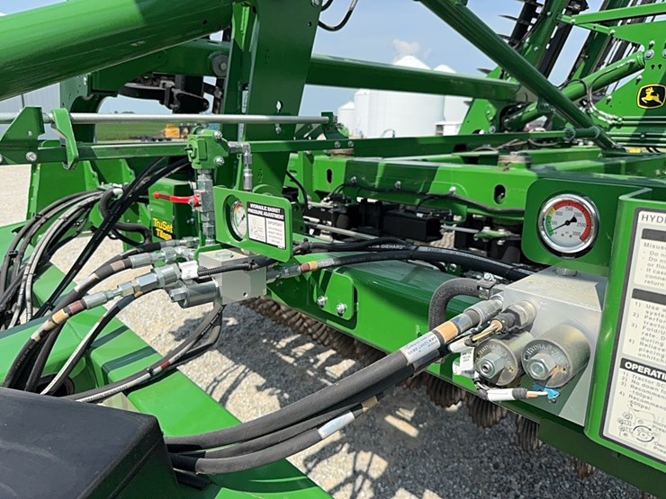 2021-john-deere-2660vt-image-32