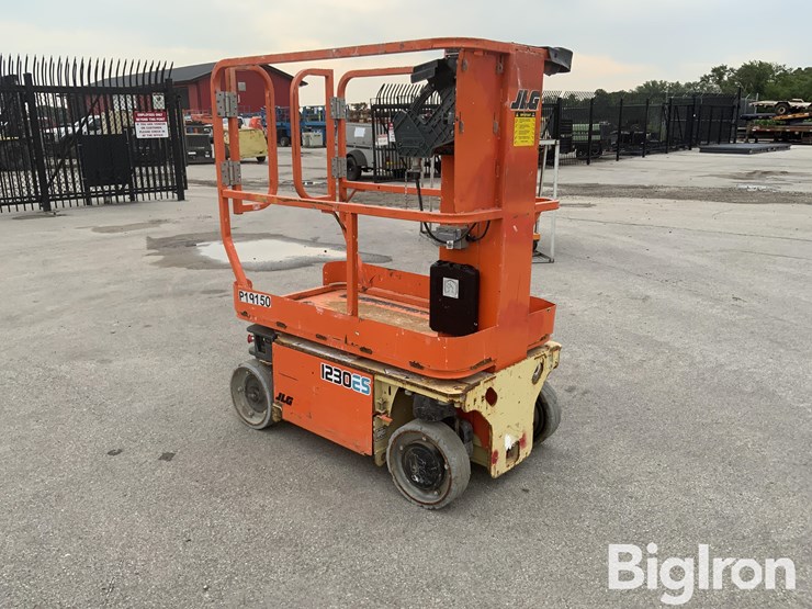 2016-jlg-1230es-image-3