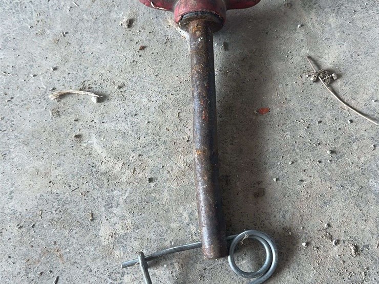 assorted-tractor-hitch-pins-clevis-pins-and-hardware-accessories-lot-image-12