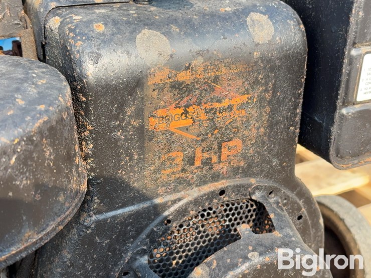 generac-3750-watt-gas-powered-generator-image-9