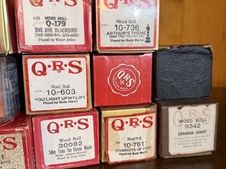 offsite--antique-player's-piano-image-13