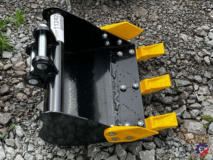unused-2026-ce-16in-toothed-bucket-image-6