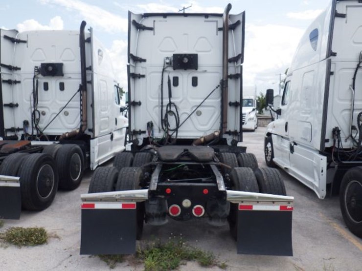 2017-freightliner-cascadia-125-evolution-image-14