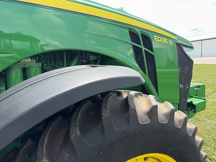2013-john-deere-8235r-image-50