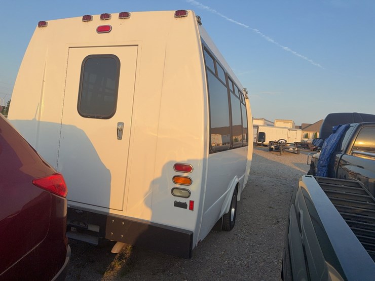 2006-ford-e450-image-10