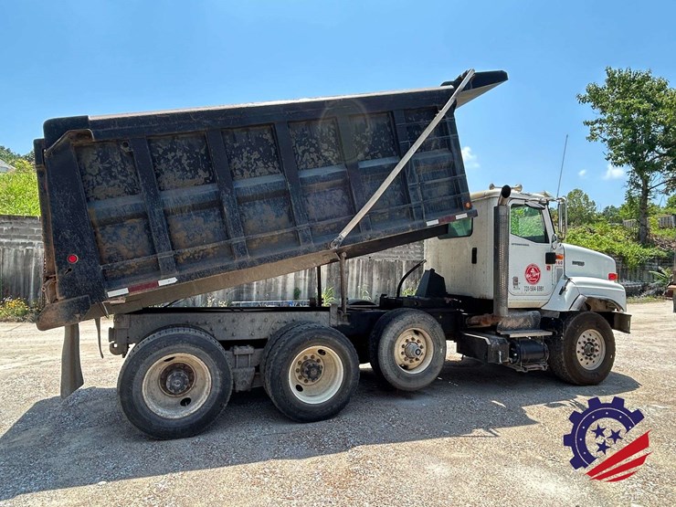 2008-international-5600-paystar-tri-axle-dump-truck-image-3
