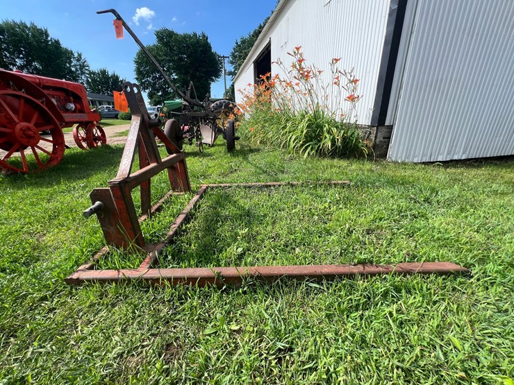 #9923-•-southeast-3-point-round-bale-mover-image-1