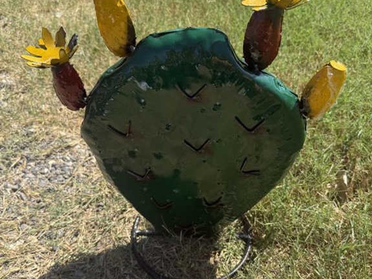 #100-•-metal-art---small-cactus-w/-yellow-flower-image-3