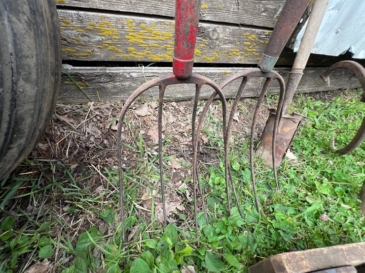 #9956-•-(6)-misc.-hand-tools-and-pulley-image-8