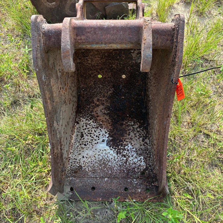 #2699 • Bobcat bucket