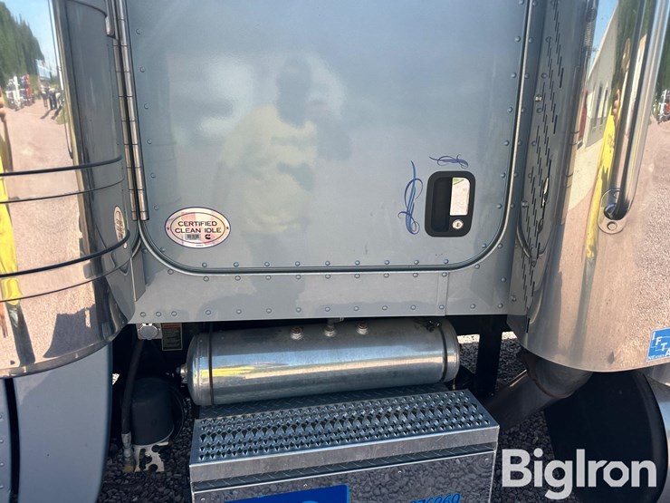 2020-peterbilt-389-image-13