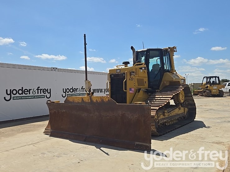 2018-caterpillar-d6n-lgp-image-1