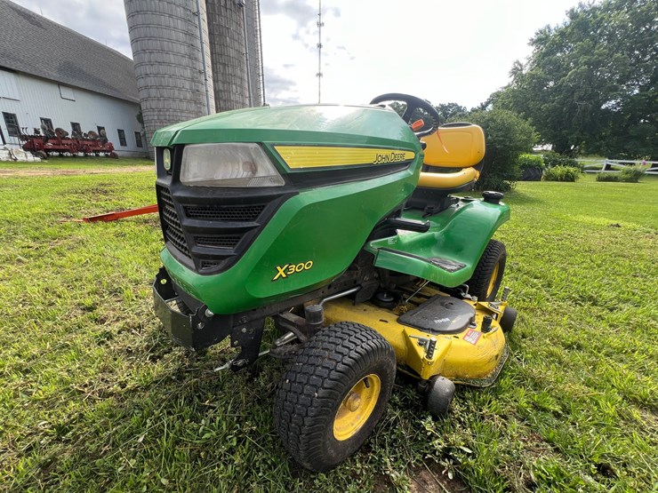 john-deere-x300-image-2