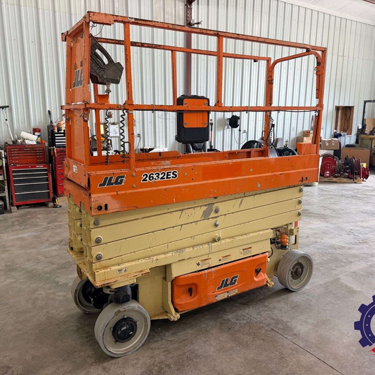 2017 JLG 2632ES