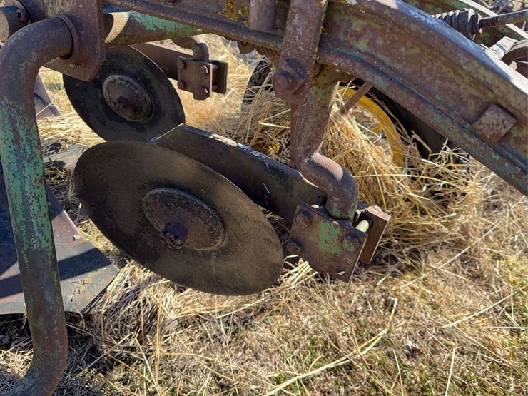 john-deere-pull-type-two-bottom-plow-image-13