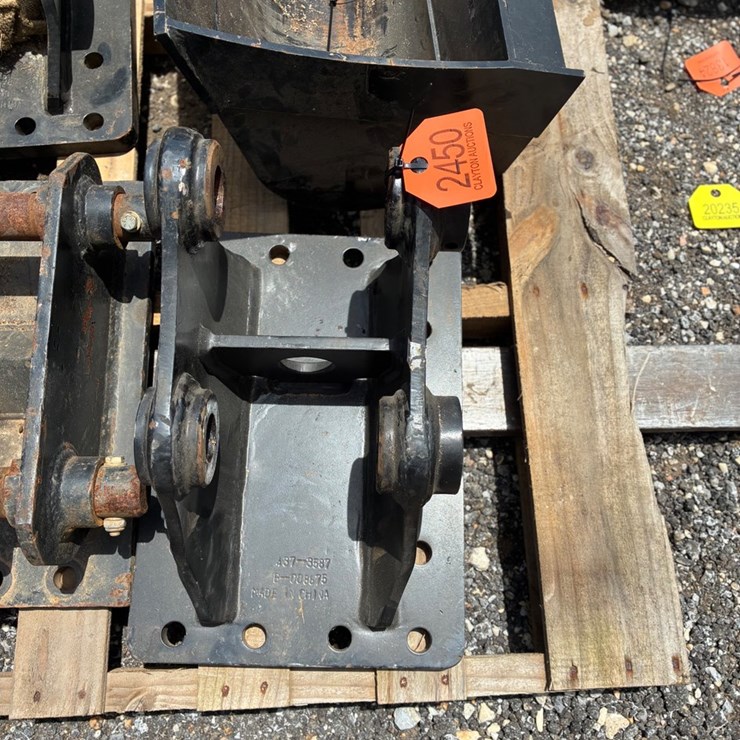 #2450 • Cat hyd hammer mounting plate