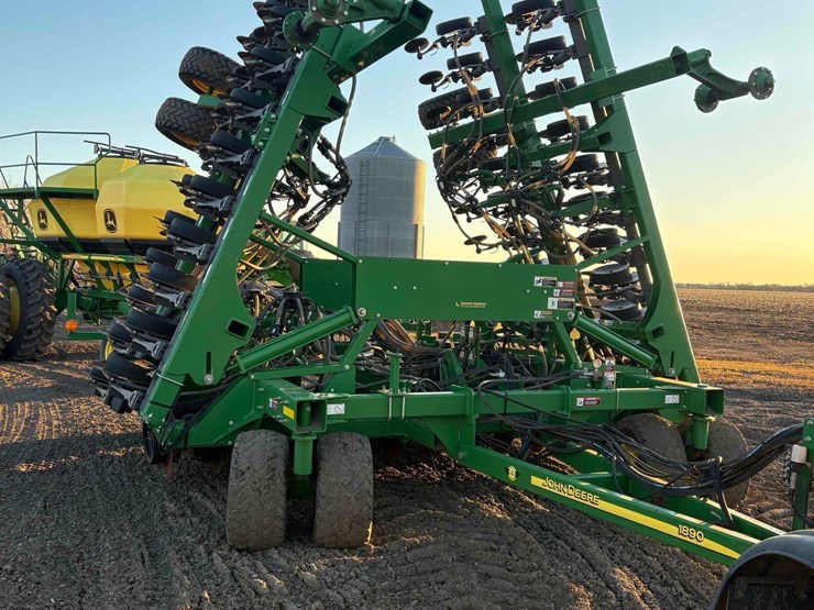 john-deere-1890-image-1