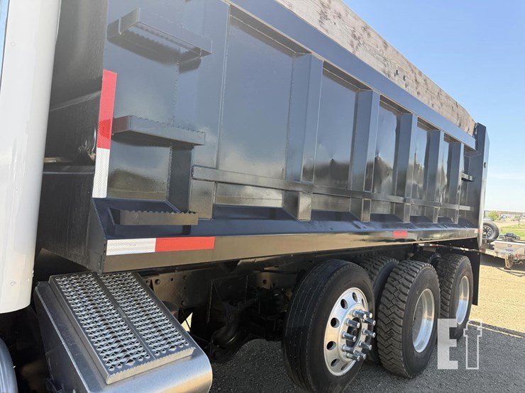 2005-peterbilt-335-image-32