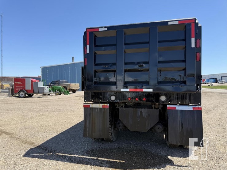 2005-peterbilt-335-image-10