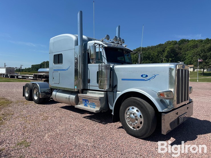2020-peterbilt-389-image-3