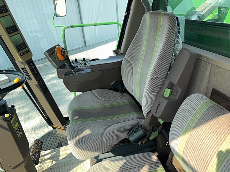 2010-john-deere-9670-sts-image-104