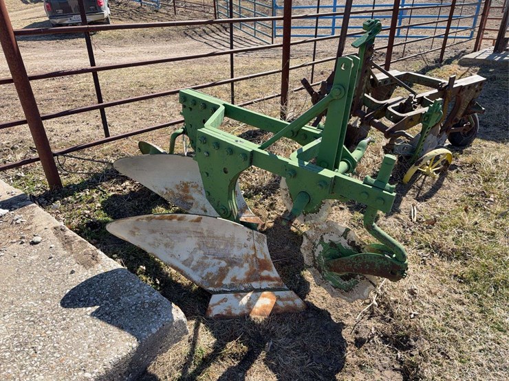 john-deere-three-point-two-bottom-plow-image-1