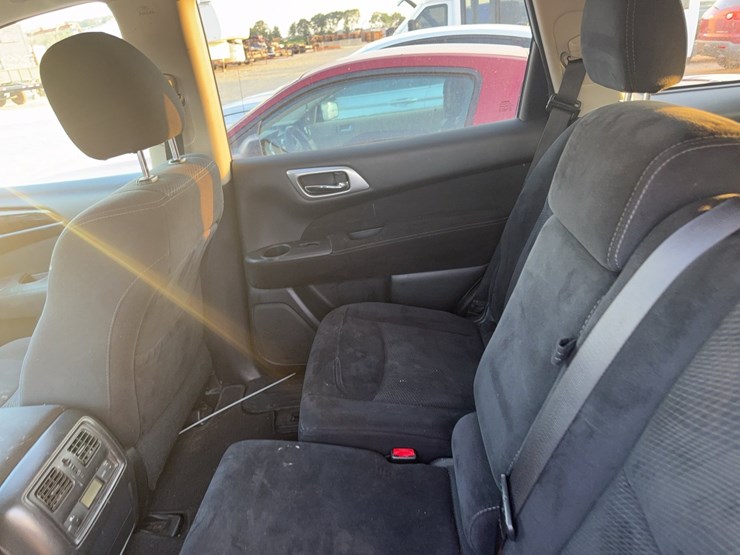 2016-nissan-pathfinder-image-23