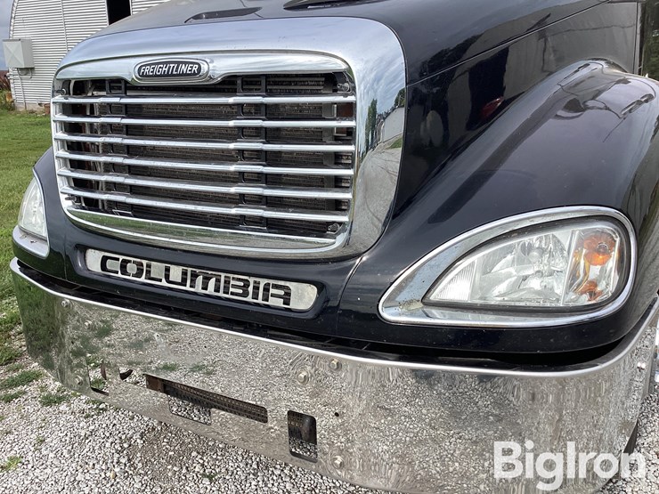 2006-freightliner-columbia-120-image-17