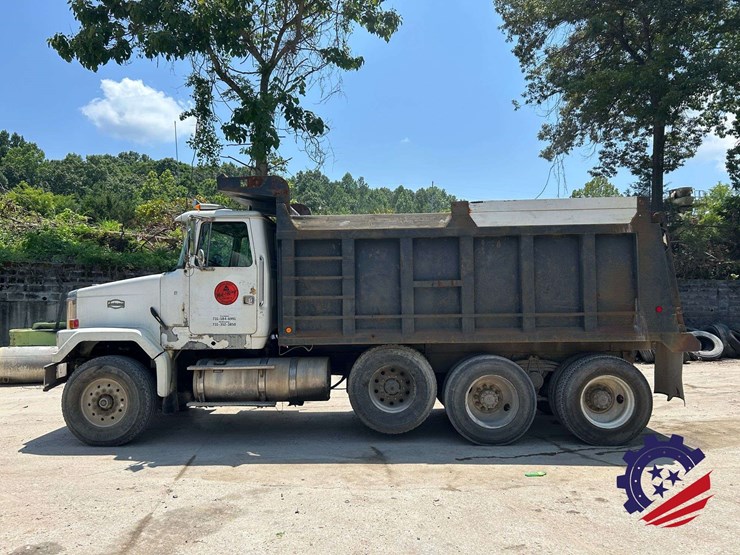 1999-volvo-truck-vnm84-tri-axle-dump-truck-image-21