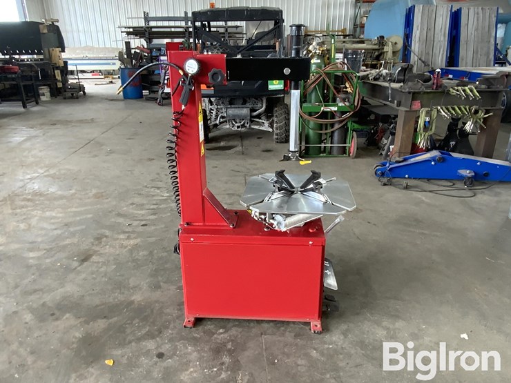 2026-massey-ferguson-730-image-4