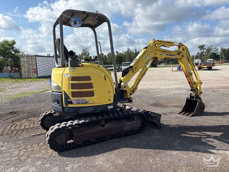 2012-yanmar-vio27-image-2