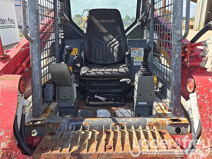2019-takeuchi-tl8-image-40