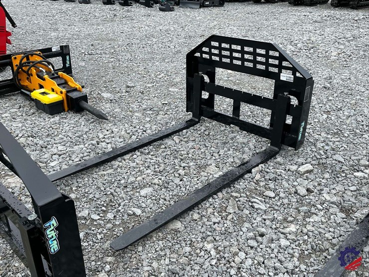unused-2026-future-ft-dhc-skid-steer-forks---[skid-steer-attachments]-attachment-image-2