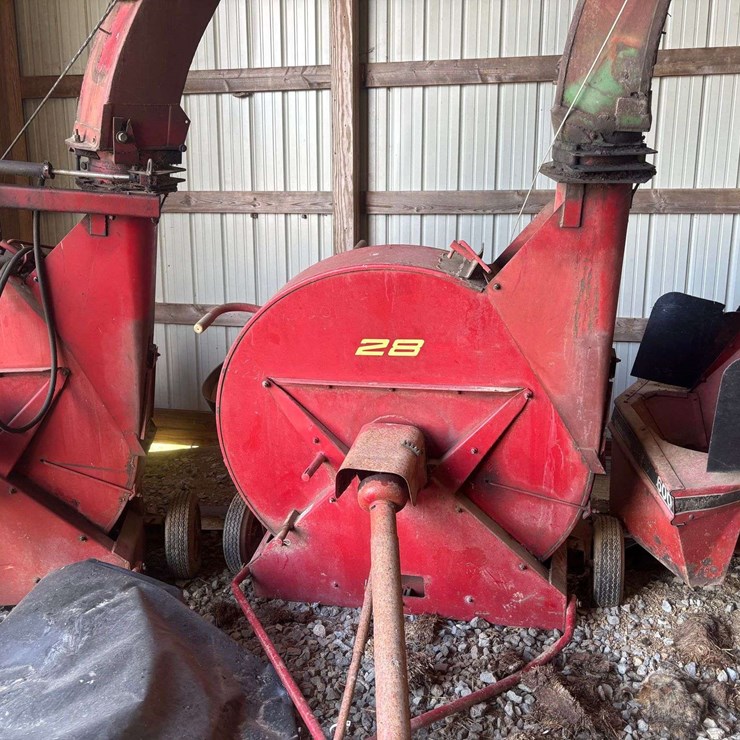 NEW HOLLAND 28