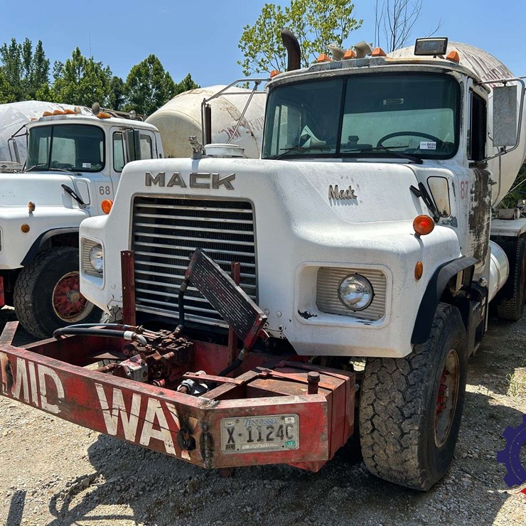 1992 Mack DM600GK Rear Discharge (Glider Kit) Concrete Mixer Truck