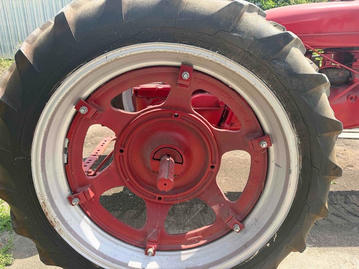 mccormick-farmall-h-tractor-image-10