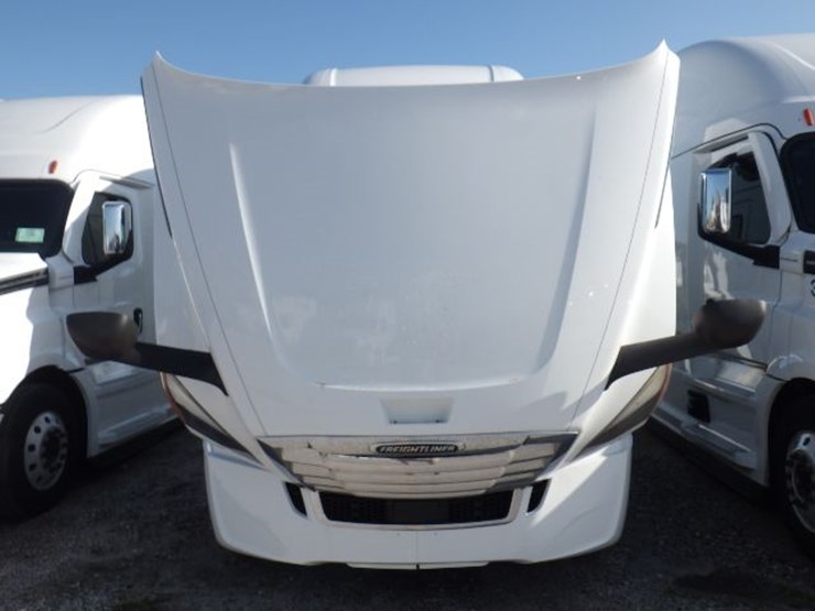 2020-freightliner-cascadia-126-image-30