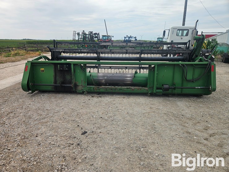 john-deere-220-image-6