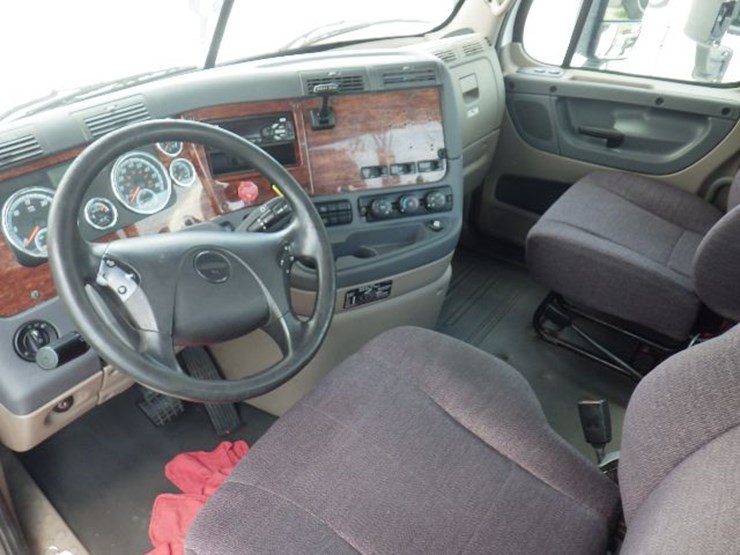 2016-freightliner-cascadia-125-evolution-image-15