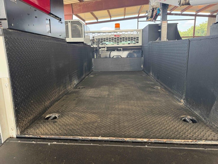 2017-ford-f550-super-duty-service-truck-image-21