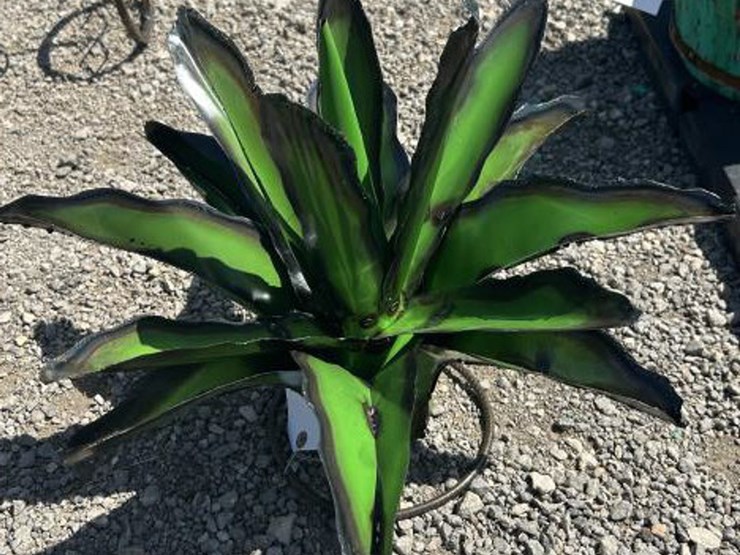 #137-•-metal-art---aloe-or-yucca-plant-image-1