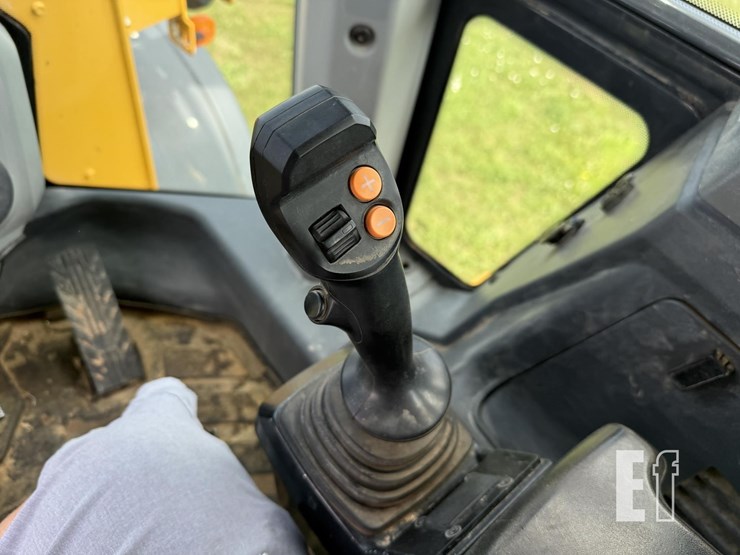2019-deere-524l-image-54