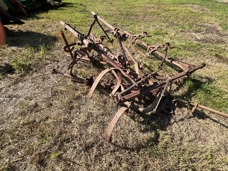 #9906-•-allis-chalmers-cultivator-image-3