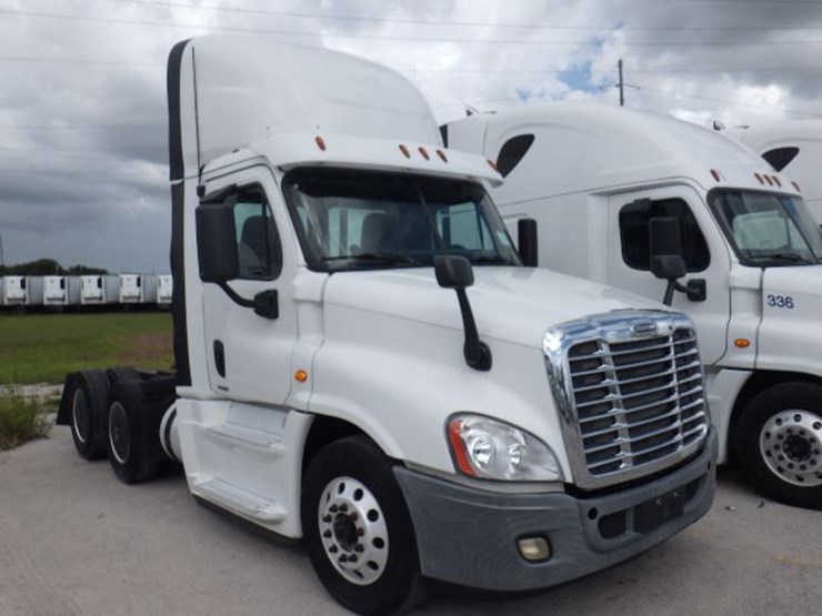 2016-freightliner-cascadia-125-evolution-image-3