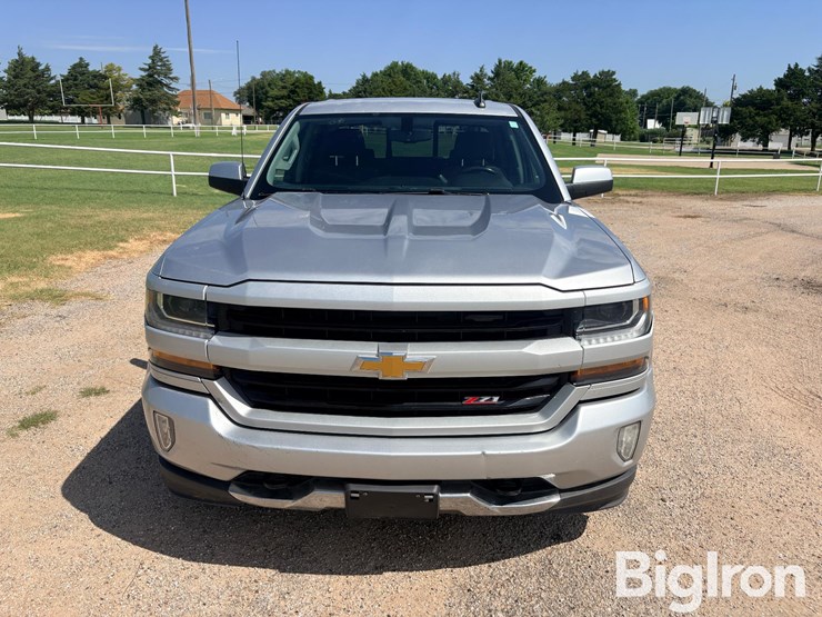 2018-chevrolet-silverado-1500-z71-4x4-crew-cab-pickup-image-2
