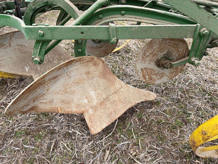 john-deere-two-bottom-plow-image-10