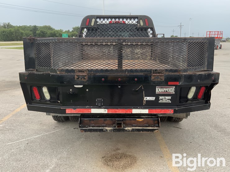 2016-chevrolet-3500-image-6