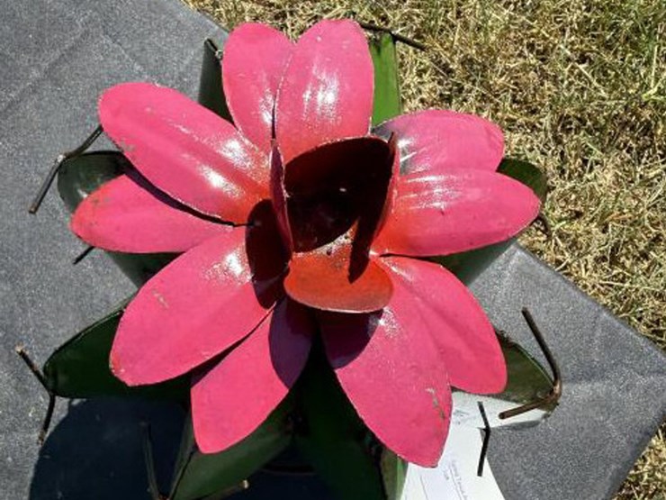 #94-•-metal-art---small-cactus-w/-pink-flower-image-3